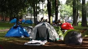 Il fallait plutôt poser la question de savoir si on pourrait accueillir un refugié et non un migrant, car il ya de nombreux migrants qui viennent en france avec. Accueillir Une Personne Refugiee Chez Soi Cire Asbl