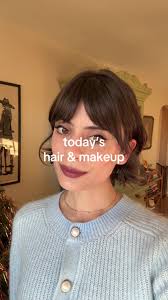 Bob Hair Girl Doing Eyeliner