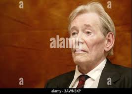 PETER O'TOOLE in TROY (2004), directed by WOLFGANG PETERSEN. Credit: WARNER  BROS.