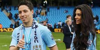 Pascal praud ajoute sa voix à ce concert de louanges. Praud Quel Bonheur D Avoir Une Femme Quand On Est Footballeur Le Point