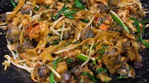 Char kuey teow also called kwetiau or ketiau and char kuey teow goreng basah is the most popular noodle dish among malaysian. Fried Kue Teow Kerang Lebih Youtube