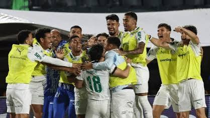 Palmeiras goleia Vit&oacute;ria e dispara na lideran&ccedil;a do Brasileir&atilde;o - GP1