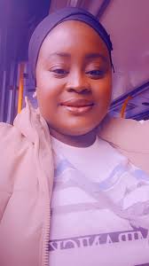 No amount of heartbreak will make me reject food. I will rather cry with  rice in my mouth 😒😒😒