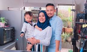 Suami kepada pelakon diana danielle & suami kepada pelakon yana samsudin. Farid Kamil Tak Seperti Apa Yang Sedang Berlaku