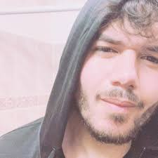 הוא יהודי, נלחם ב-BDS וגם ב"בן אנד ג'ריס'" העולמית, תומך בישראל ומבקר  בחריפות את נתניהו. קמלה האריס צפויה לבחור היום או מחר את מועמדה לסגנות,  והמוביל לפי ההימורים הוא מושל פנסילבניה ג'וש