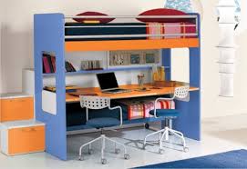 I nostri letti a soppalco ti permettono di sfruttare lo spazio sottostante arredandolo con una scrivania, una cassettiera o una poltrona. Castello Happy Con Scrivania Sotto