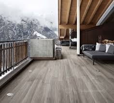 Je nach holzdekor sind fliesen in holzoptik preislich günstig und kosten in manchen fällen nur einen bruchteil des originalen echtholzes. Feinsteinzeug In Holzoptik Fliesen Im Look Von Holz