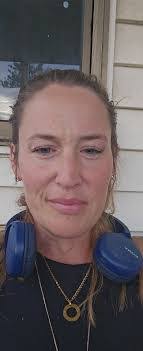 Sarah Harkness's Instagram, Twitter & Facebook