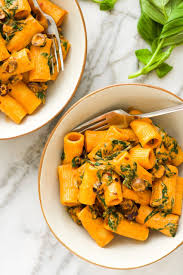 Vegan Roasted Red Capsicum Pasta With Olives And Baby Spinach Amy Le Creations Recipe Pasta With Olives Capsicum Recipes Vegan Roast