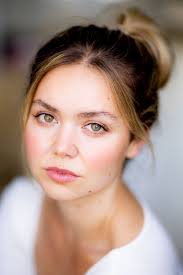 Laura Schilz's Instagram, Twitter & Facebook