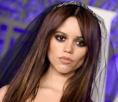 Jenna Ortega's grown her shaggy wolf haircut out into a lob