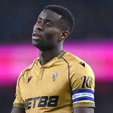 Stuart Fielden waits with pregnant wife as England fly out for Four Nations 