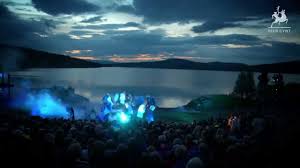 At the theatre venue by lake gålåvatnet, the professional theatre meets professional musicians and 80 local amateur actors, and the result is one of. Introducing The Peer Gynt Festival Life In Norway