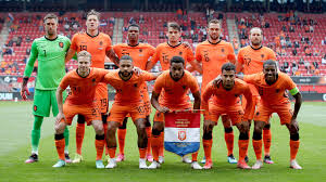 Nederland heeft in totaal 3 keer tegen slowakije gespeeld. Dit Lijkt Toch Echt De Ek Ploeg Van Oranje Snap Dat De Boer Naar 5 3 2 Wil Nos