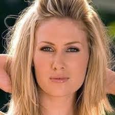 Deanna Upton's Instagram, Twitter & Facebook