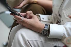Ketika ia mencintai ayahmu, ia sudah sadar konsekwensinya bahwa ia harus mencintai kalian semuanya, tanpa alasan dan tanpa pandang bulu. Lakukan 5 Gerakan Jari Sederhana Ini Untuk Redakan Gejala Arthritis Semua Halaman Grid Health