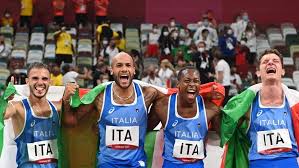 Behind them, andre de grasse ran a stunning anchor leg to overhaul both jamaica and china to add relay bronze to his 200m gold medal and 100m bronze. Khm9j8 C2xc4lm