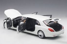Mercedes S 600 Maybach Pullman White 1 18 Model Car By Autoart Autos Und Motorrader Autos Motorrad