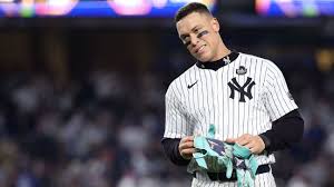 Astros superfan hires artist to paint Minute Maid Park