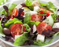 Recette De Salade Aux Tomates Olives Et Feta Au Vinaigre Balsamique Recette Recette Salade Salade Regime Recette