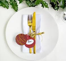 kerstballen naamkaartjes tafel dekken kerstmis kerstballen naamkaartjes en kerstmis