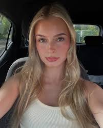 Pensamientos de las chicas bávaras para las próximas semanas: Dirndl &  Wiesen 🤍💙💛 #wiesen24