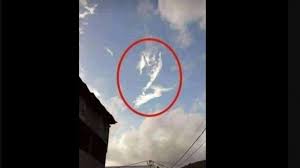 Ada banyak pemandangan indah didunia ini, salah satunya ada foto pemandangan awan. Viral Awan Berbentuk Angka 2 Di Langit Depok Pertanda Apa Ini Faktanya Suara Jakarta