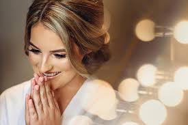 BOOKING A MAKEUP ARTIST