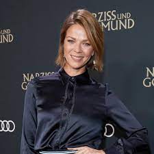 However, she is yet to confirm her current relationship status. Jessica Schwarz Die Schauspielerin Ist Wieder Vergeben Gala De
