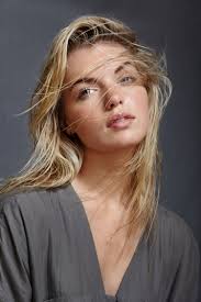 Amanda Gullickson's Instagram, Twitter & Facebook