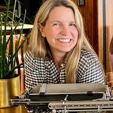 Are You Ready to Pitch? The Answer is in Your Query. Episode 348 with Julie  Artz