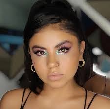 Sarah Reyes's Instagram, Twitter & Facebook