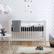 Natural nurseries chambre chambre enfant chambre bébé. Lit Bebe A Barreaux Evolutif 0 3 Ans En Bois Blanc Basic Pinio Decoclico