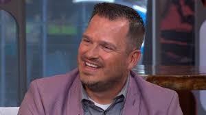 Video This dad built over 22,000 beds for kids in need