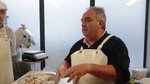 Préparer la sauce vinaigrette en lorsque la fraise est cuite, l'égoutter et la servir bien chaude avec la vinaigrette. Fraise De Veau Youtube