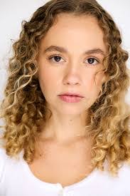 Jillian Shea's Instagram, Twitter & Facebook