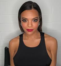 Nothing says confidence and glam like a red lipstick💄  @livinglavidafrenchie Using @diorbeauty airflash foundation @diorbeauty  forever skin correct @smashboxcosmetics cali contour @smashboxcosmetics  Becca champagne pop highlighter Eyes @maccosmetics ...