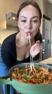 BALSAMIC CHICKEN PASTA ✨ @real.life.nutritionist The EASIEST, yummiest,  ultra-cheesy and gooey weeknight dinner the whole family will love. Oh, and  it’s beautifully nutritionally balanced and LOADED ...