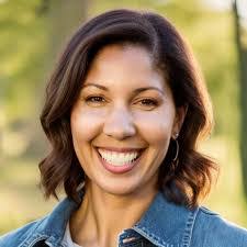 Cindy Mclemore's Instagram, Twitter & Facebook