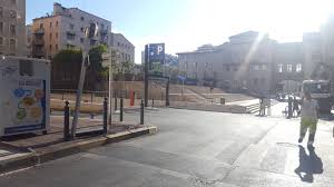 On te présente maya : Vieux Port Hotel De Ville Parkplatz In Marseille Parkme