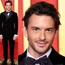 ⭐️OSCARS 2024⭐️ Jonathan Bailey wears Giorgio Armani. Grooming by Kristen  Shaw and skin prep by Lord Gavin McLeod-Valentine. Styled by Emma Jade  Morrison 🖤 @jbayleaf @giorgioarmani @shawnesssss @lordgmv  @emmajademorrison #jonathanbailey ...