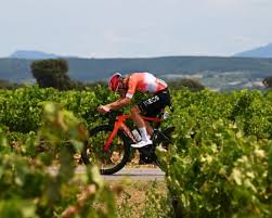 Tour de France Stage 17 Delivers Classic Sprint Drama Amid Tense Chase