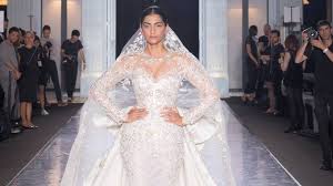 Magical, meaningful items you can't find anywhere else. Ralph Amp Russo Alexander Mcqueen Wer Macht Meghan Markle Das Kleid Berliner Morgenpost