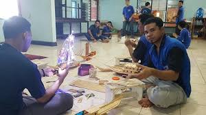 Maybe you would like to learn more about one of these? Warga Binaan Bikin Perahu Layar Dan Rumah Banjar Berbahan Stik Es Krim Banjarmasin Post