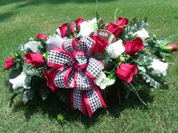 Pin By Susan Little On Roll Tide Funeral Flower Arrangements Memorial Flowers Cemetery Flowers
