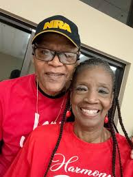 Introduction and photo sharing in a religious community