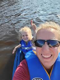 Shady Crest. Pool table, games, bonfire, Legos. Lake w/ kayaks. 5 kings