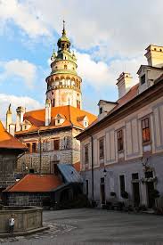 Auf dem platz vor dem rathaus steht eine stutue von wallenstein. Tschechien 7 Cesky Krumlov Tipps Fur Ein Wochenende Cesky Krumlov Tschechien Sehenswurdigkeiten