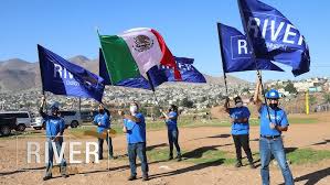 Cartolandia se encuentra en los límites del estado de méxico y la capital del país. La Otra Tijuana Cartolandia Carece De Ropa Comida Y Trabajo El Frio Ahi Es Intenso Youtube