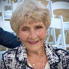 Isabel Howe's Instagram, Twitter & Facebook